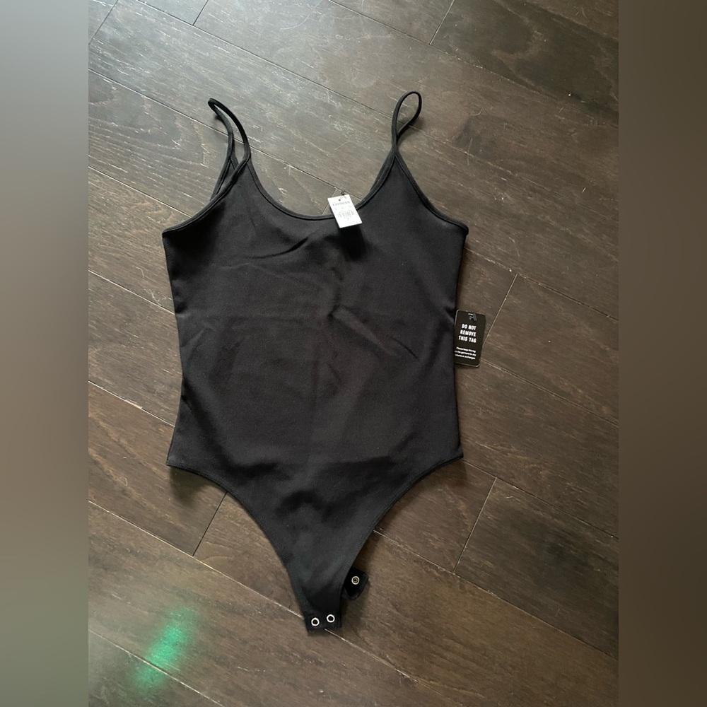 Express bodysuit size M never worn still has tags
